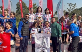 ataturk-ortaokulu-ogrencileri-oryantiringde-izmire-damga-vurdu.jpg